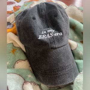 Taylor Swift dad hat